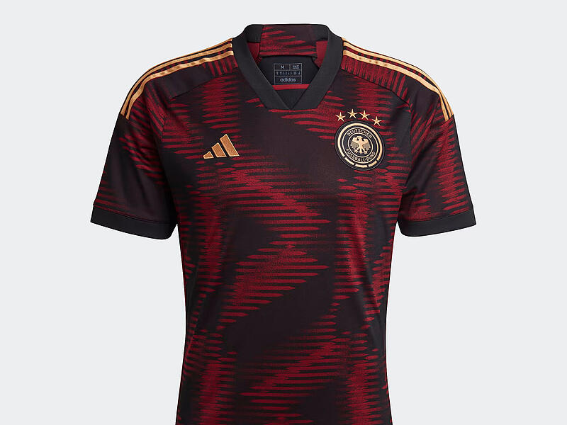 Wildes rot-schwarzes Muster: Das DFB-Ausw&auml;rtstrikot f&uuml;r die WM 2022.
