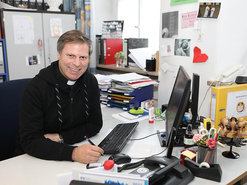 Matthias Steffel an seinem Schreibtisch – so ruhig wie auf dem Foto zu erahnen war es jedoch selten.Forchheim & Fränkische Schweiz Matthias Steffel an seinem Schreibtisch – so ruhig wie auf dem Foto zu erahnen war es jedoch selten.Forchheim & Fränkische Schweiz