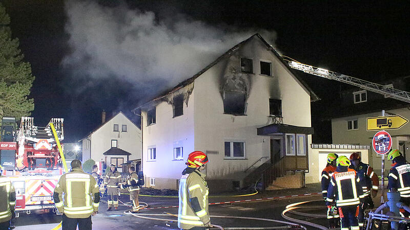 In der Nacht ist in Sonnefeld ein Brand ausgebrochen.  Viele Rettungskr&auml;fte r&uuml;ckten aus, auch ein Heli.