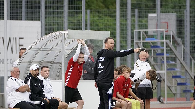 FC-Coburg Trainer Carl-Philipp Schiebel fordert das Maximum von seiner Mannschaft. Am Sonntag geht es nach Oberbayern zum FC Ingolstadt 04 II. Der Aufwand soll sich lohnen: „Wir wollen unbedingt irgendwas mitnehmen!“