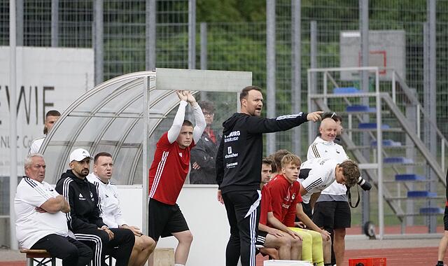 FC-Coburg Trainer Carl-Philipp Schiebel fordert das Maximum von seiner Mannschaft. Am Sonntag geht es nach Oberbayern zum FC Ingolstadt 04 II. Der Aufwand soll sich lohnen: „Wir wollen unbedingt irgendwas mitnehmen!“