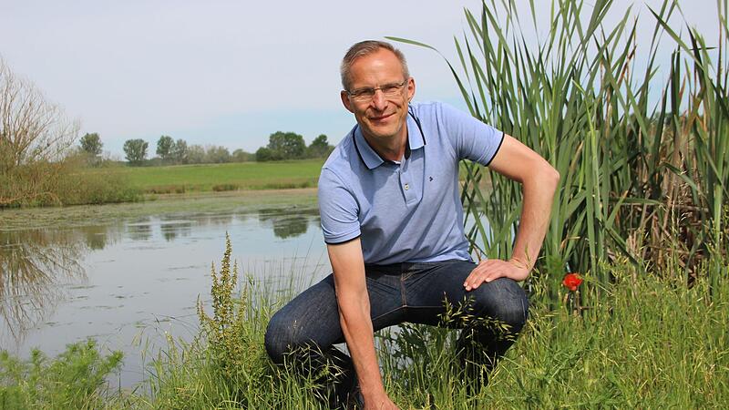 Der erste Klimaschutzmanager im Landkreis, Stefan Richter,  bei seiner Arbeitsaufnahme vor zwei Jahren. Viel hat er seitdem angesto&szlig;en und in die H&auml;nde der B&uuml;rger &uuml;bergeben.