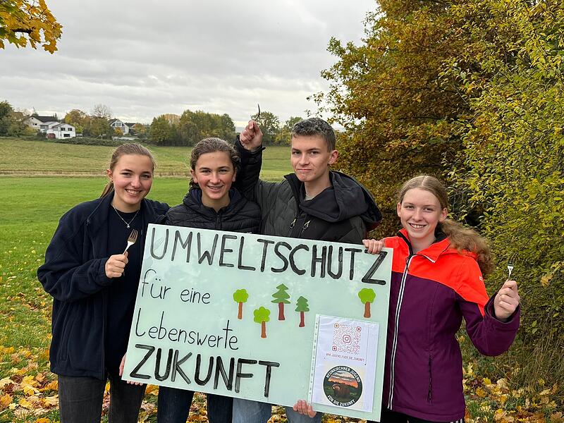 Anna Wiedenhöfer, Felix Wiedenhöfer, Lukas Meise und Johanna Meise haben eine neue Jugendgruppe gegen die geplante Westumfahrung in Neunkirchen gegründet