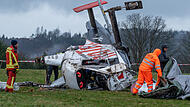 Spezialhubschrauber stürzt bei Baumfällarbeiten in Thüringen ab (On Tape)