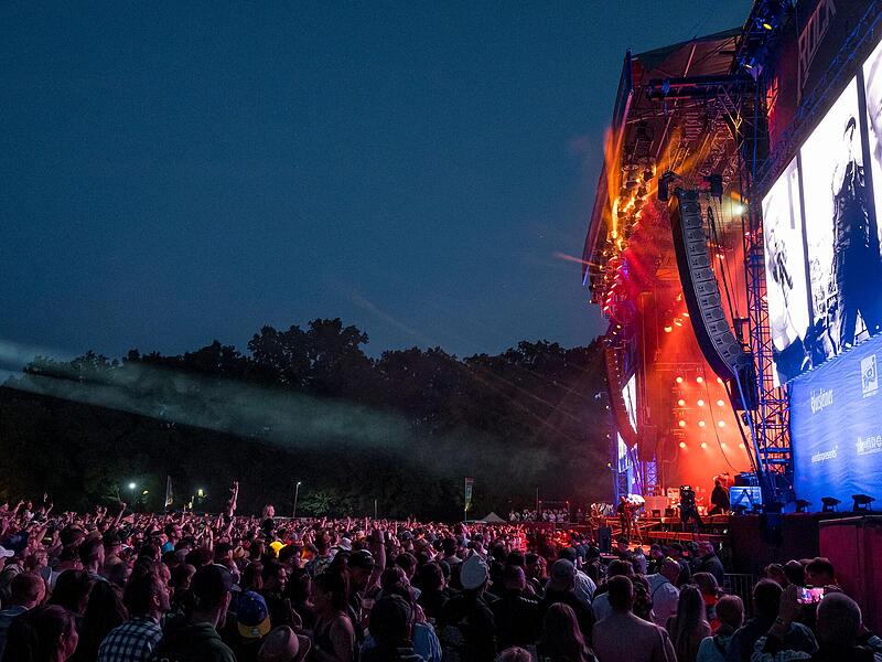 Einige Künstlerinnen und Künstler werden dieses Jahr nur auf den Festivals Rock im Park und Rock am Ring zu sehen sein. Einige Künstlerinnen und Künstler werden dieses Jahr nur auf den Festivals Rock im Park und Rock am Ring zu sehen sein.