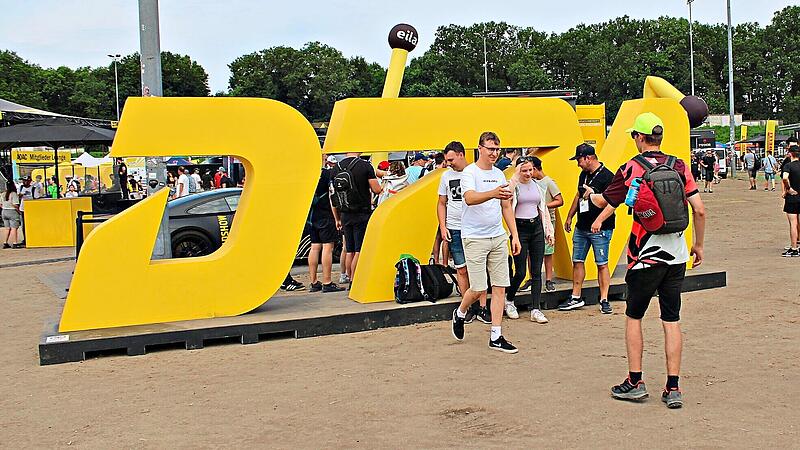 Das DTM-Logo in N&uuml;rnberg ist wie immer ein beliebtes Fotomotiv.Tobias Ebner