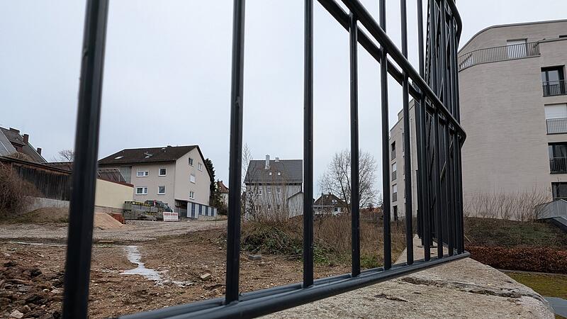 Hier in der Hainbrunnenstra&szlig;e wird es vorerst keine Wohncontainer f&uuml;r angehende Pflegekr&auml;fte geben. Die Nachbarn haben sich erfolgreich gewehrt.