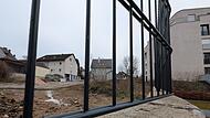 Hier in der Hainbrunnenstra&szlig;e wird es vorerst keine Wohncontainer f&uuml;r angehende Pflegekr&auml;fte geben. Die Nachbarn haben sich erfolgreich gewehrt.