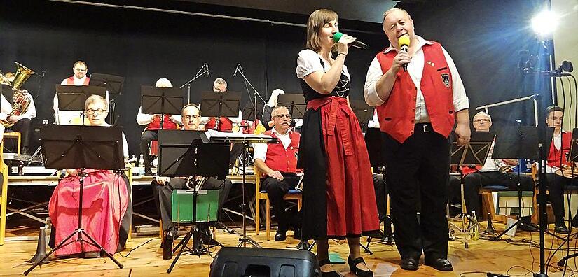 Die Schorgasttaler Blasmusik lädt in die Steinachtalhalle ein.