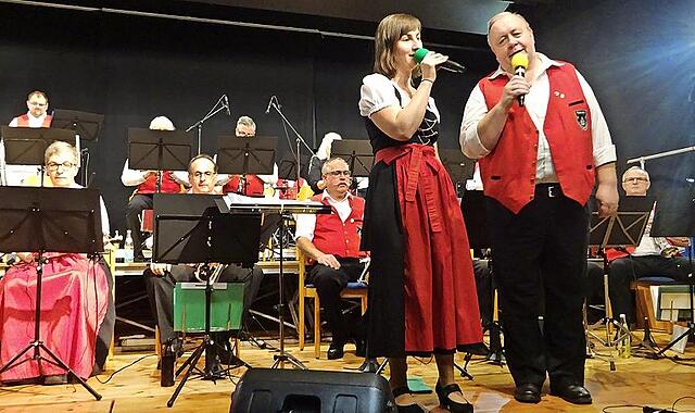 Die Schorgasttaler Blasmusik lädt in die Steinachtalhalle ein.