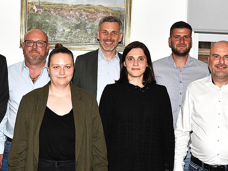 Sie sind neue Mitglieder im Marktgemeinderat von Marktzeuln: (v.l.) Thomas Stark (AfD), Uwe Stark (SPD), Anika Leimeister, Dirk Dzedzeck, Eva Ahles (UBMz), Johannes Rauch und Markus Schreiber (CSU) sowie Peter Pietz (UBMz). Sie sind neue Mitglieder im Marktgemeinderat von Marktzeuln: (v.l.) Thomas Stark (AfD), Uwe Stark (SPD), Anika Leimeister, Dirk Dzedzeck, Eva Ahles (UBMz), Johannes Rauch und Markus Schreiber (CSU) sowie Peter Pietz (UBMz).