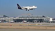 Flughafen Stuttgart - Lufthansa-Maschine
