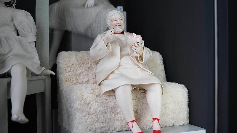 Die Figur „Aber bitte mit Sahne“ wurde im Jahr 2009 für eine Sonderausstellung des Neustadter Spielzeugmuseums hergestellt.