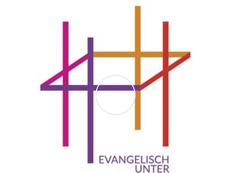 Als sich vier evangelische Kirchengemeinden zu einer Pfarrei zusammengeschlossen haben, wurde auch ein gemeinsamer Name ben&ouml;tigt.  Die Wahl fiel auf &bdquo;Evangelisch unter der Veste&ldquo;. Dazu geh&ouml;ren die Coburger Gemeinden St. Moriz, Heilig-Kreuz und St. Matth&auml;us sowie D&ouml;rfles-Esbach.