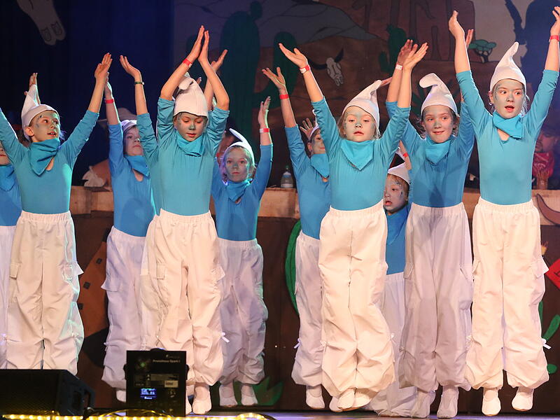 Die Mini-Garde kam aus Schlumpfhausen in die Karl-Wagner-Halle.
