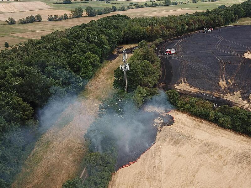 Feuer Bamberg Das Feuer bei Burgebrach bedrohte zwischenzeitlich einen Funkmast, konnte aber unter Kontrolle gebracht werden.