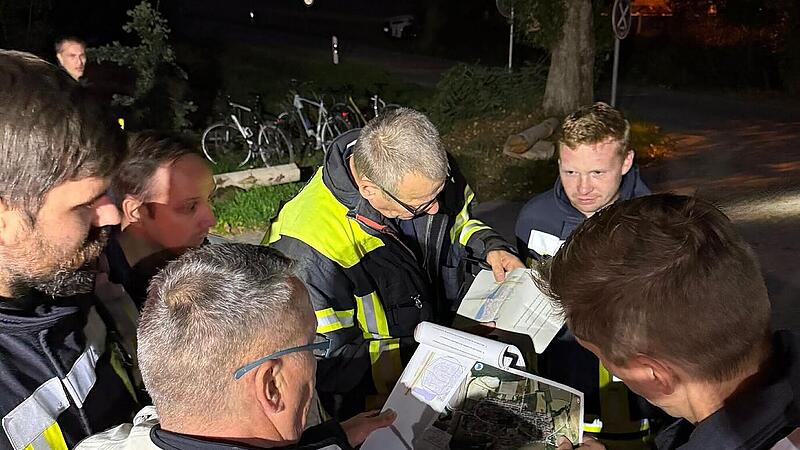 Bombenfund-Szenario in Erlangen: Evakuierung durch Feuerwehr simuliert Bombenfund-Szenario in Erlangen: Evakuierung durch Feuerwehr simuliert