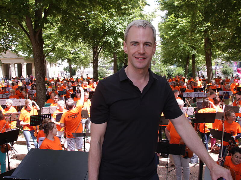 Intendant Alexander Steinbeis sagt &uuml;ber den Symphonic Mob 2023: "Es ist Wahnsinn."