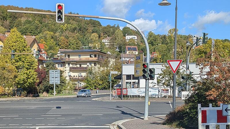 Die Ampelanlage in Bad Brückenau am Deutschen Haus fällt seit Monaten immer wieder aus. Die Ampelanlage in Bad Brückenau am Deutschen Haus fällt seit Monaten immer wieder aus.