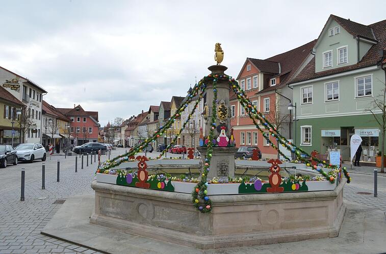 Die Brunnen im Coburger Land sind zu Ostern bunt geschmückt ein