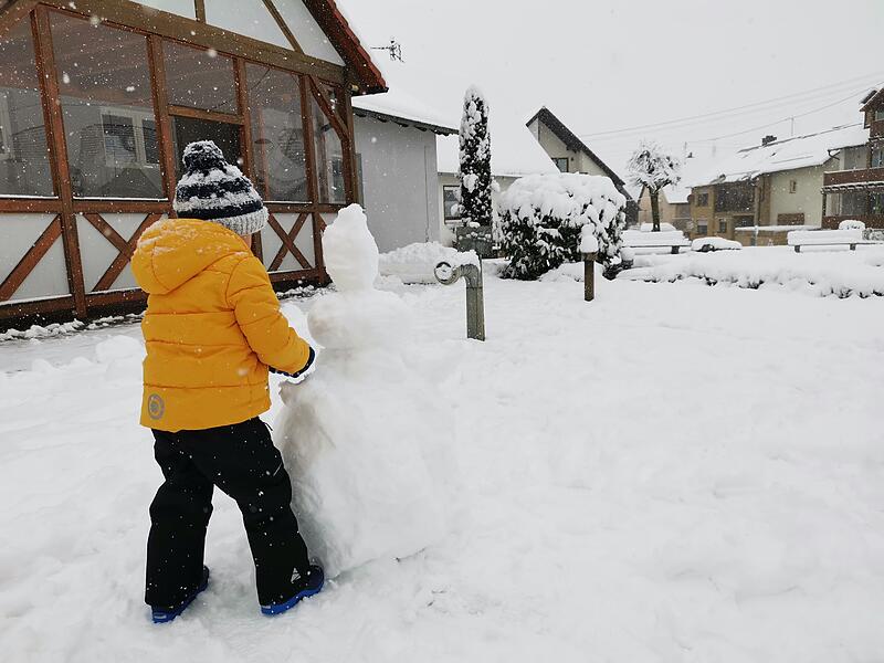 Schneemannbauen in Bieberbach.