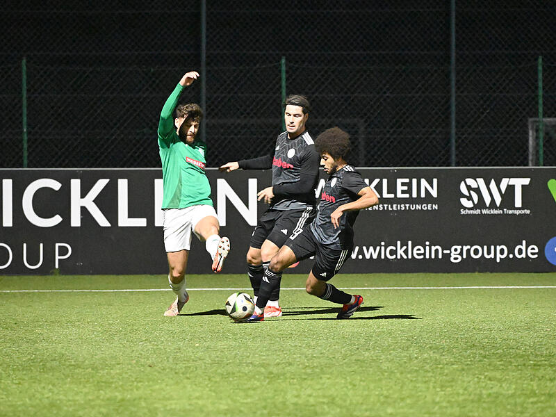 Sport Fu&szlig;ball Saison 2025 / 2026 Bayernliga Nord  14. Spieltag am Freitag  17.10.2025 Spielort  Neudrossenfeld  Sportpark Am Weinberg  Kunstrasenplatz  Spielbeginn 19.00 h  TSV Neudrossenfeld  gegen SV Fortuna Regensburg  Halbzeitergebnis  Michael Sauers