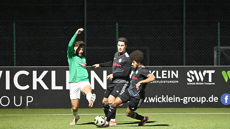 Sport Fu&szlig;ball Saison 2025 / 2026 Bayernliga Nord  14. Spieltag am Freitag  17.10.2025 Spielort  Neudrossenfeld  Sportpark Am Weinberg  Kunstrasenplatz  Spielbeginn 19.00 h  TSV Neudrossenfeld  gegen SV Fortuna Regensburg  Halbzeitergebnis  Michael Sauers