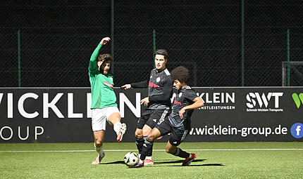 Sport Fu&szlig;ball Saison 2025 / 2026 Bayernliga Nord  14. Spieltag am Freitag  17.10.2025 Spielort  Neudrossenfeld  Sportpark Am Weinberg  Kunstrasenplatz  Spielbeginn 19.00 h  TSV Neudrossenfeld  gegen SV Fortuna Regensburg  Halbzeitergebnis  Michael Sauers