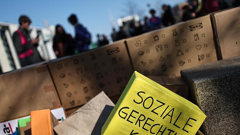 Experten bef&uuml;rchten, dass die Sparpl&auml;ne der Regierung den sozialen Frieden in Deutschland gef&auml;hrden k&ouml;nnten.