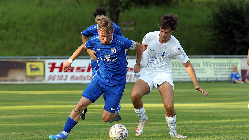 Gegen den TSV Hirschaid und Niklas Wiemann (rechts) gaben David Stretz und der FC Oberhaid ihre bislang einzigen Punkte ab.
