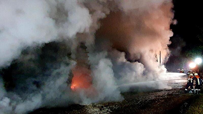 200 Einsatzkr&auml;fte k&auml;mpften vergangene Woche bei Kirchleus gegen die Flammen.