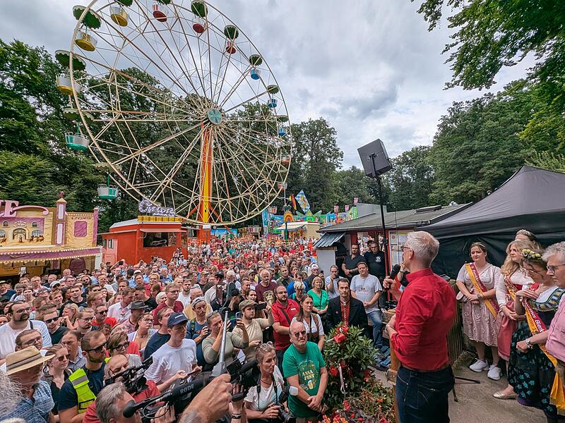 Es ist das Event des Forchheimer Jahres: das Annafest. Allerdings bilden sich seit zwei Jahren Sorgenfalten auf den Stirnen derer, die das Fest bezahlen m&uuml;ssen. Angesichts klammer Stadtkassen d&uuml;rfe es keine Denkverbote mehr geben, sagt Forchheims Stadtpolitik unisono. Doch &ndash; gilt das auch f&uuml;rs Annafest?