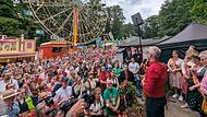 Annafest 2025 AnstichForchheim & Fränkische Schweiz Es ist das Event des Forchheimer Jahres: das Annafest. Allerdings bilden sich seit zwei Jahren Sorgenfalten auf den Stirnen derer, die das Fest bezahlen müssen. Angesichts klammer Stadtkassen dürfe es keine Denkverbote mehr geben, sagt Forchheims Stadtpolitik unisono. Doch – gilt das auch fürs Annafest?