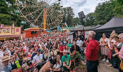 Es ist das Event des Forchheimer Jahres: das Annafest. Allerdings bilden sich seit zwei Jahren Sorgenfalten auf den Stirnen derer, die das Fest bezahlen m&uuml;ssen. Angesichts klammer Stadtkassen d&uuml;rfe es keine Denkverbote mehr geben, sagt Forchheims Stadtpolitik unisono. Doch &ndash; gilt das auch f&uuml;rs Annafest?