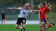 Hier ist Svea Kasper (li.) im November gegen Spanien im deutschen Trikot im Einsatz. Jetzt spielte die Bad Staffelsteinerin f&uuml;r die U15-DFB-Frauen gegen die Niederlande.