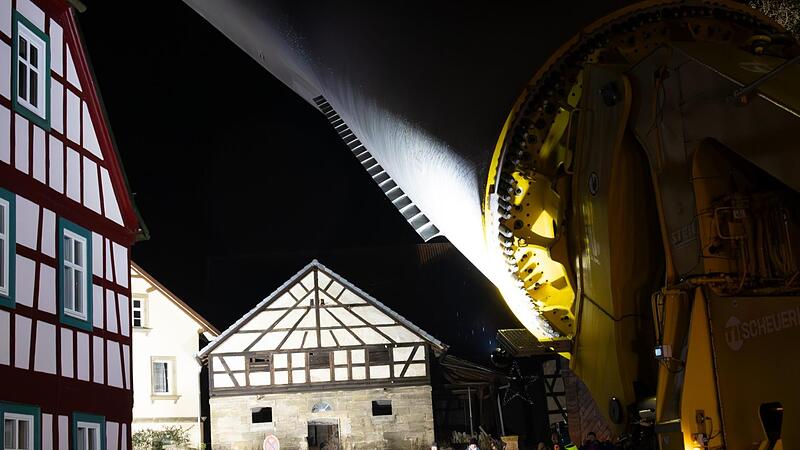 Maßarbeit ist gefordert in der Untermerzbacher Ortsdurchfahrt.