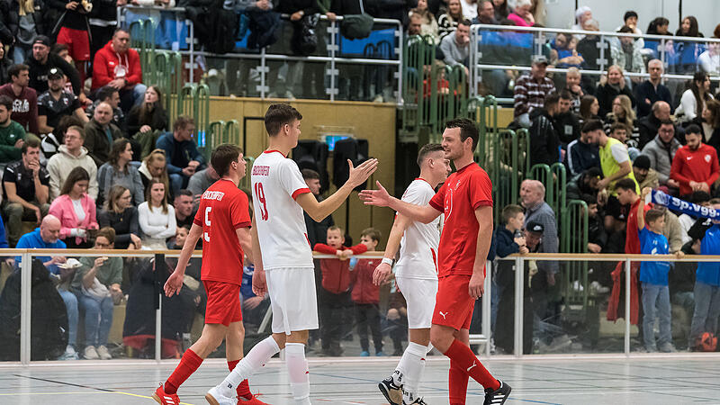 Hallenfu&szlig;ball Forchheim: Die Bilder der Stadtmeisterschaft 2024Hallenstadtmeisterschaft Forchheim 2024