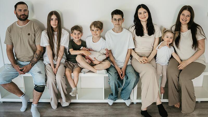 Familie England aus Bad Kissingen mit (von links) Marcel, Myrah, Ian, Maddox mit Isabella, Lennox, Kaylah, Vaiana und Nicole.