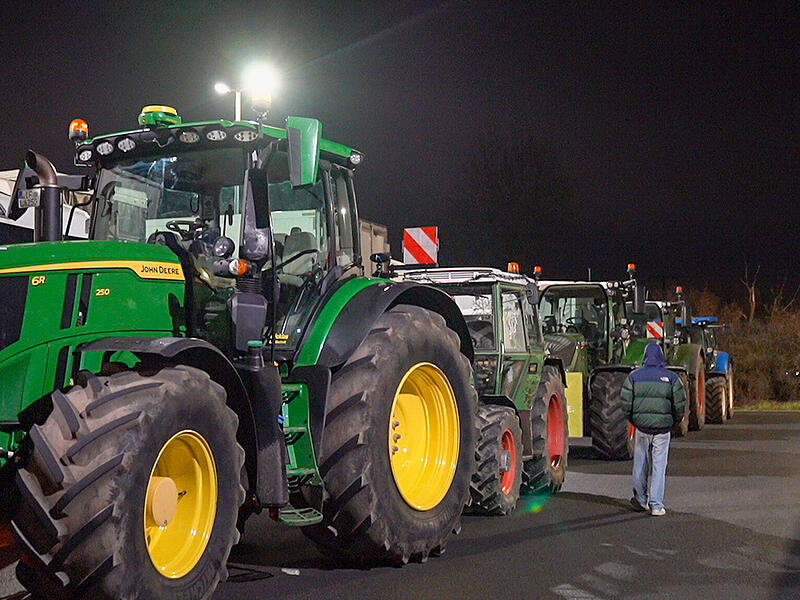Bauernstreik vor Lidl: Landwirte protestieren gegen niedrige Milch- und ButterpreiseStreik Landwirte Lidl 2025
