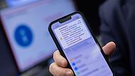 Probealarm auf einem Smartphone an einem Warntag