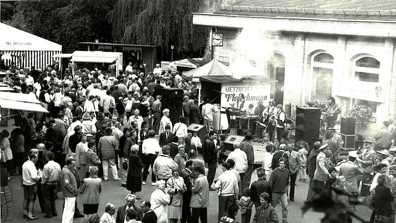Impression vom Tag des Bahn-Lückenschlusses zwischen Neustadt und Sonneberg. Es war der Samstag, 28. September 1991. Impression vom Tag des Bahn-Lückenschlusses zwischen Neustadt und Sonneberg. Es war der Samstag, 28. September 1991.