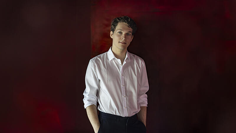 Der blutjunge Pianist Lukas Sternath spielte in der Bamberger Konzerthalle.