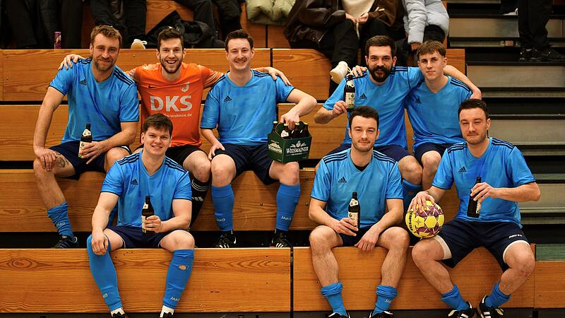 Darauf ein Prost! Der TSV Marktzeuln gewann die zweite Auflage des Main-Cup in Lichtenfels.