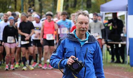 Michael Kraus ist in seinem Leben 70 Marathons gelaufen und organisiert seit 38 Jahren den Frankenwaldlauf in Ludwigschorgast. Michael Kraus ist in seinem Leben 70 Marathons gelaufen und organisiert seit 38 Jahren den Frankenwaldlauf in Ludwigschorgast.