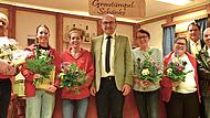 Bei der Ehrung, von links: Stephan Hereth (25 Jahre), Sandra Dörfler (15 Jahre), Heidi Dörfler (35 Jahre), Vorsitzender Manfred Zapf, Franziska Schwarz (25 Jahre), Heike Schoberth-Wesser (35 Jahre), 2. Vorsitzender Thomas Hirschmann und Dirk Wesse...
