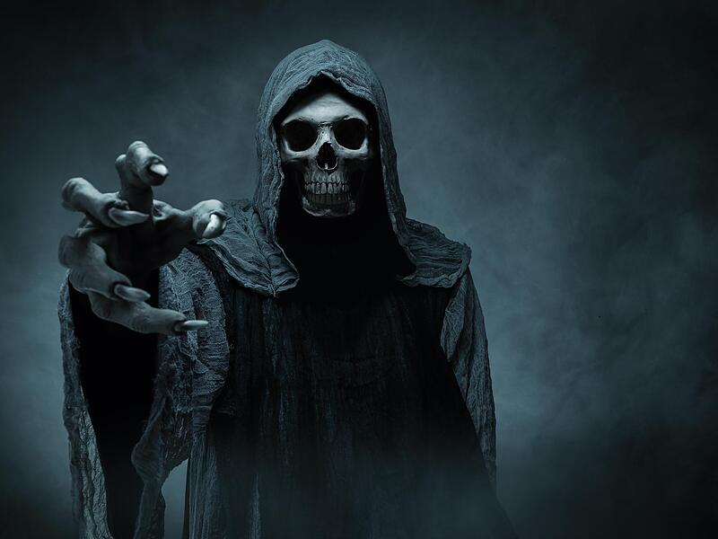 An Halloween weiß man nie, was einen vor der Tür erwartet. An Halloween weiß man nie, was einen vor der Tür erwartet.
