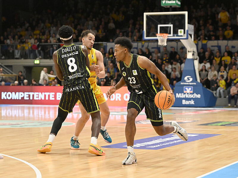 Sport Basketball  2. Bundesliga PROA Saison 2025 / 2026  05. Spieltag  am Samstag 25.10.2025 Spielort Hagen Ischelandhalle  Spielbeginn 19.00 h  Phoenix Hagen gegen BBC Bayreuth  Halbzeitergebnis 53:33 Nat Diallo Kevaughn Allen Jeffrey Carroll