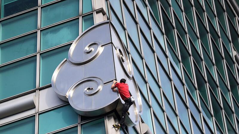 Freeclimber Honnold klettert auf Wolkenkratzer