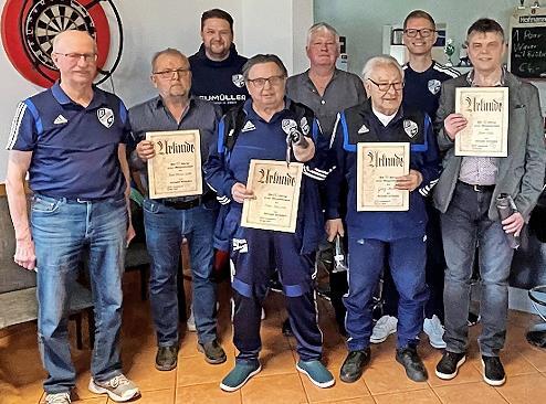 Fritz Schmidt, Karl-Heinz Wild, Uwe Fischer, Peter Schwarz, Manfred Schmidt, Georg Maier, Timo Wendel und Peter Wild (v.l.)