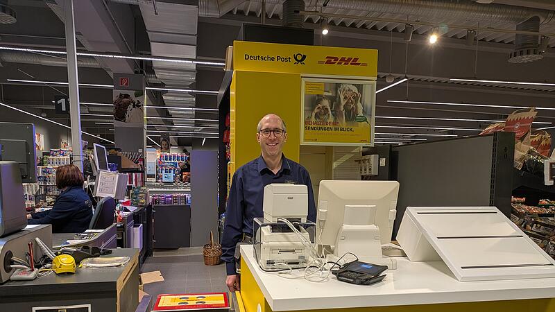 Noch ist der Schalter an der Kasse nur ein Paketshop, doch ab dem 2. Dezember wird es eine Postfiliale sein.